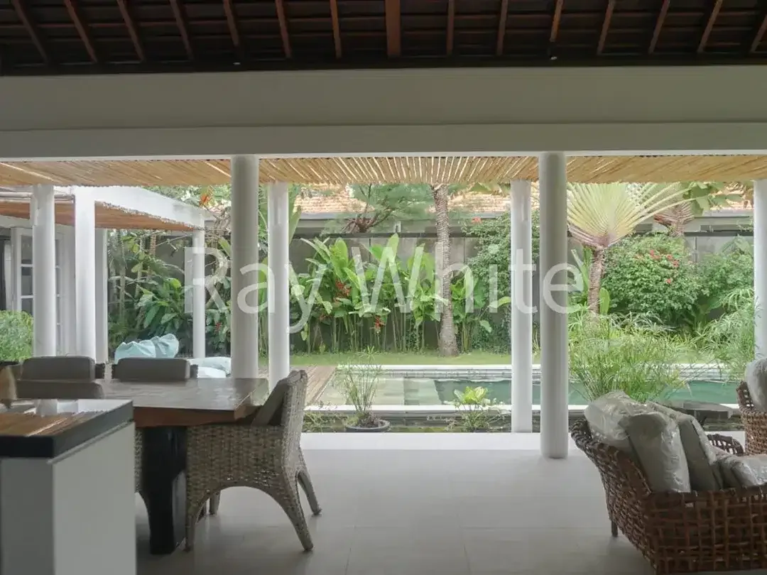 Leasehold - Tranquil 3-Bedroom Villa with Expansive Garden Prime Sanur - Image 2 of 10