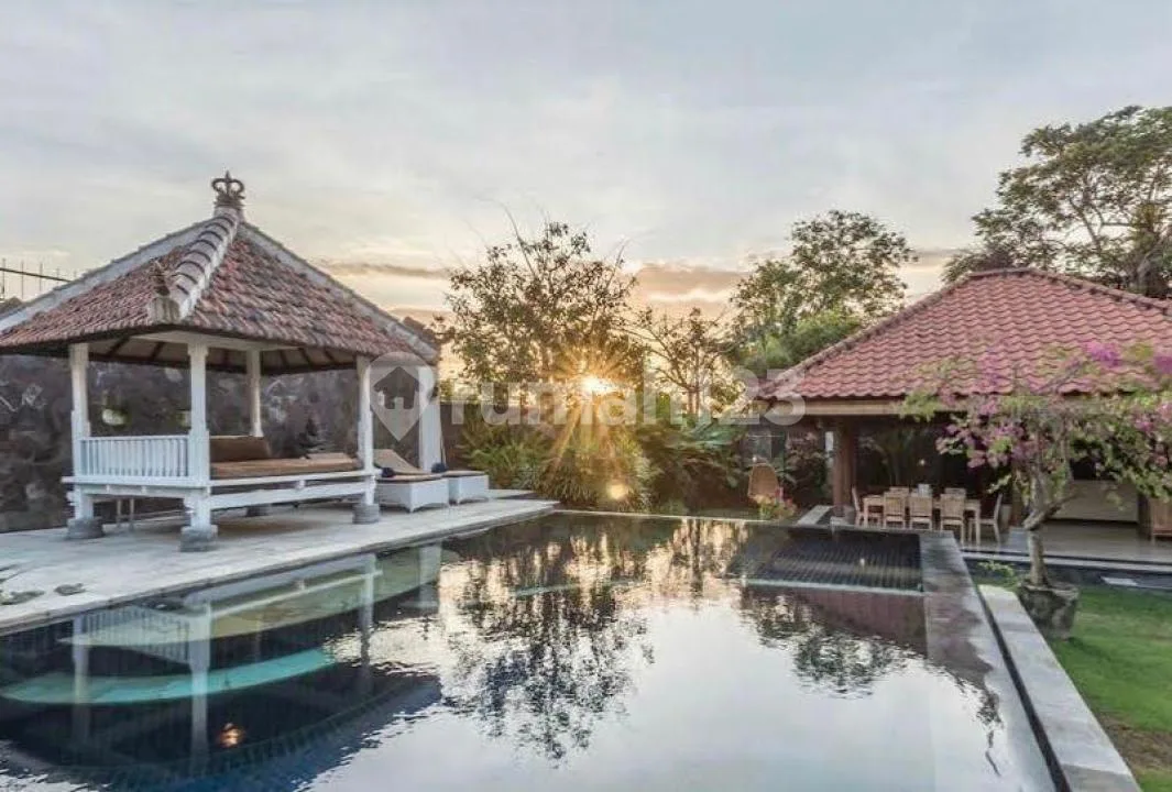 Villa di Kayu Tulang Strategis Furnish Pool Akses Pantai, Canggu - Image 2 of 4