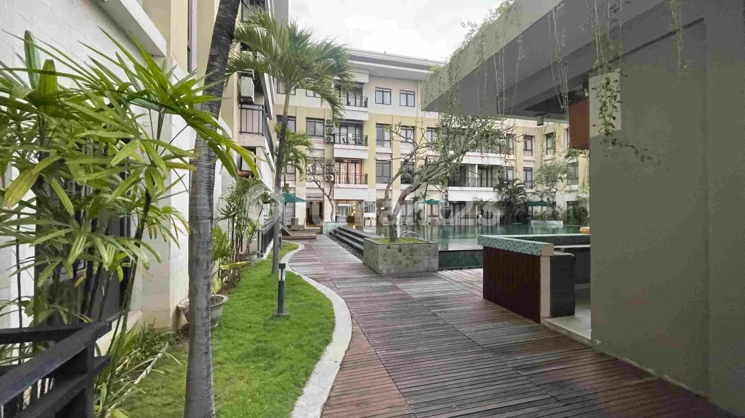 Dijual 1BR Furnished Apartment Dengan Akses Kolam di Grand Kuta - Image 3 of 4