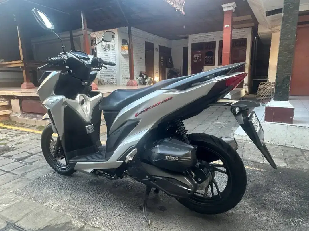 DIJUAL CEPAT Honda Vario 150CC Tahun 2021 - Silver - Image 5 of 7