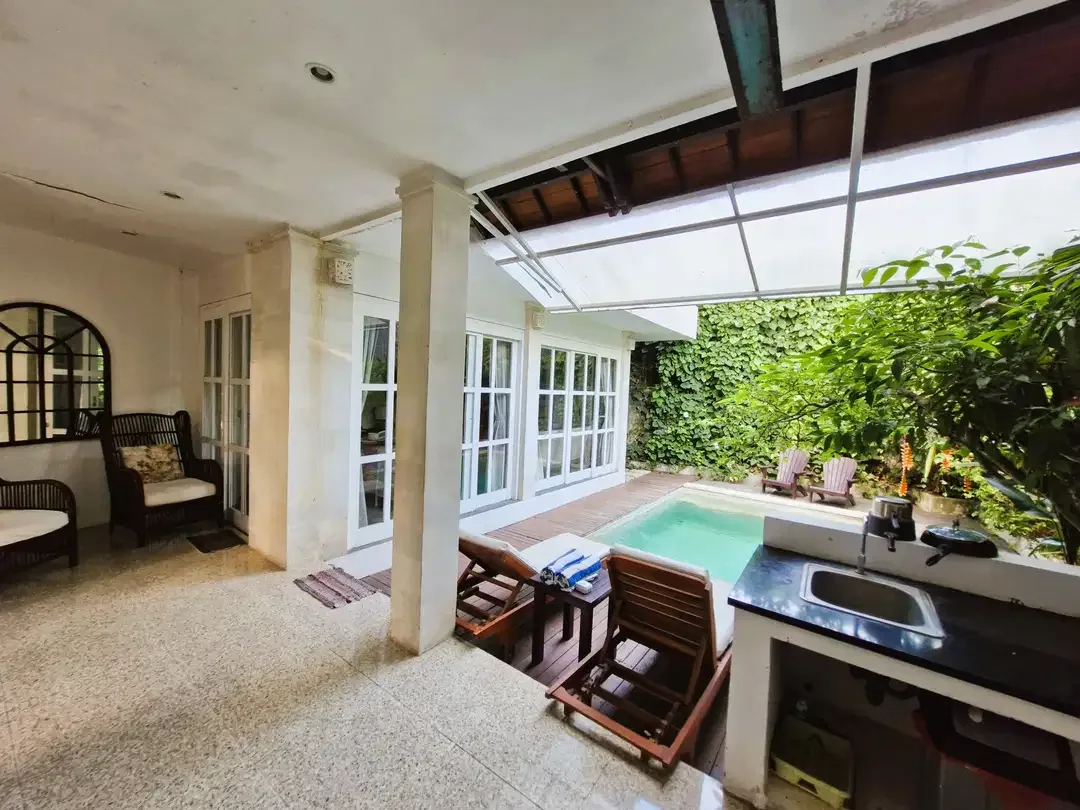 JUAL VILLA CANGGU BERAWA NEAR BEACH SHM FULLY FURNISHED - Image 6 of 10