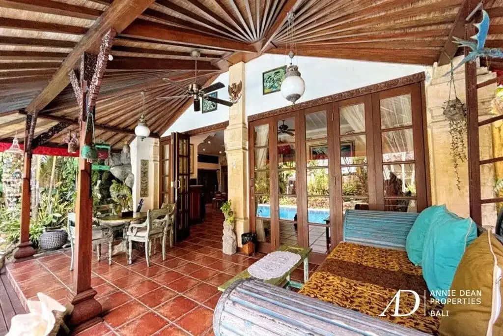 FREEHOLD | BALINESE-STYLE VILLA IN CENTRAL SEMINYAK - Image 9 of 10