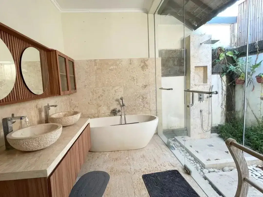 TROPICAL LUXURY VILLA IN UMALAS KEROBOKAN - Image 5 of 10