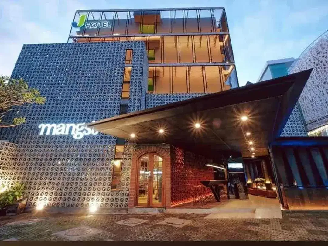 Dijual Hotel Bintang 3 modern  di Jl Raya Kuta - Image 1 of 9