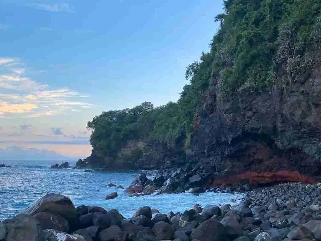 Tanah Tepi Tebing Pantai Seraya Karangasem Bali - Image 6 of 9