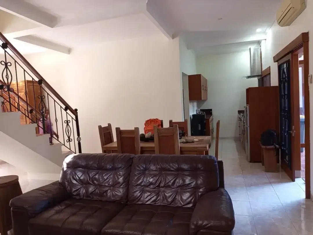 rumah murah 2 lantai di kerobokan, lokasi strategis,furnish - Image 8 of 10