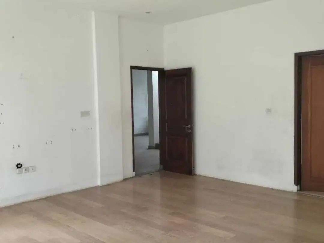 Di jual rumah 5 Bedroom di area Cekomaria dekat living word, Denpasar - Image 2 of 10