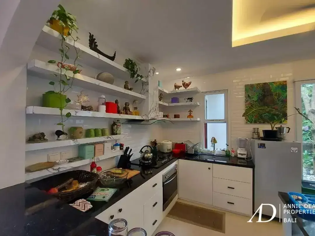 FREEHOLD TROPICAL DESIGN 3-BEDROOM VILLA IN SEMINYAK - Image 8 of 10