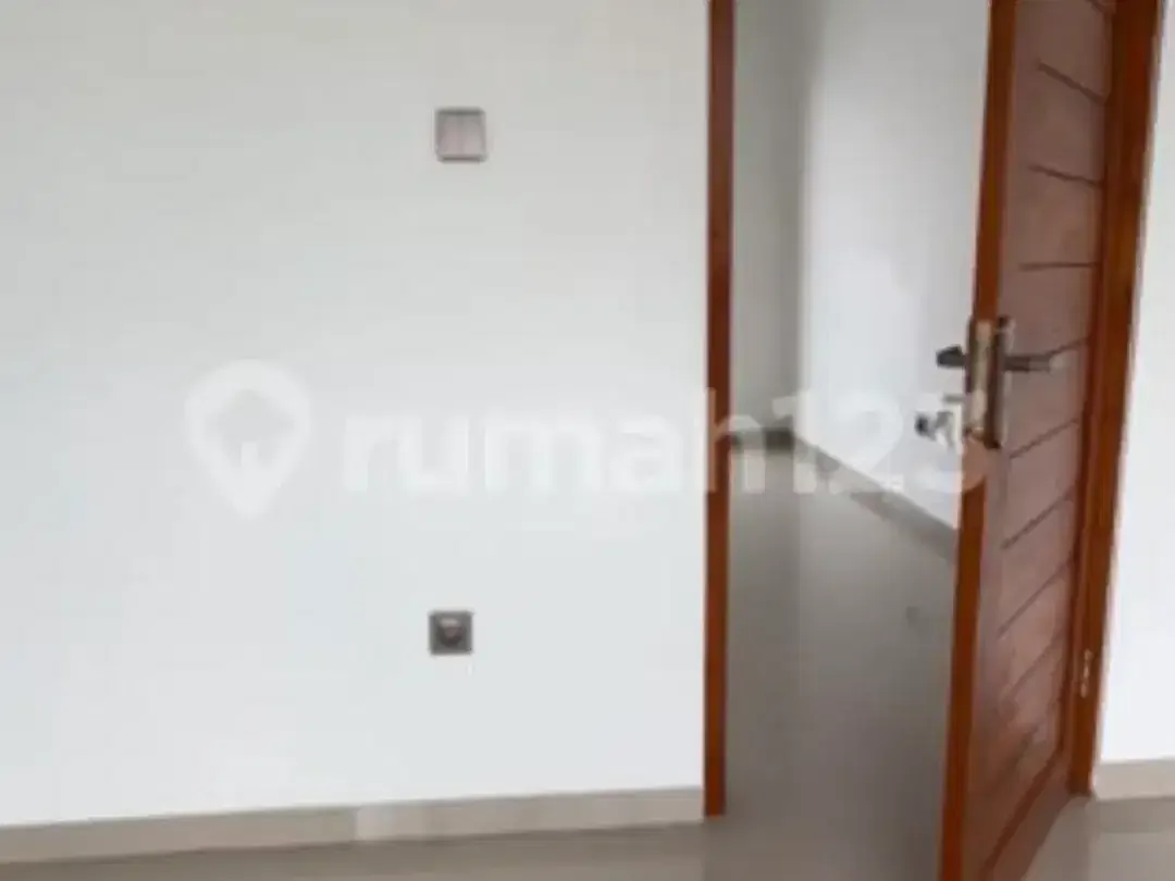 Dijual Rumah Baru 2 Lantai di Kuta Utara - Image 2 of 10
