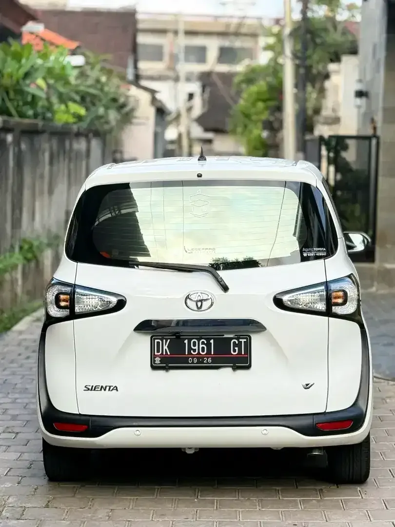 Toyota Sienta V 6MT AsliBali Low KM 20rb istimewa - Image 3 of 8
