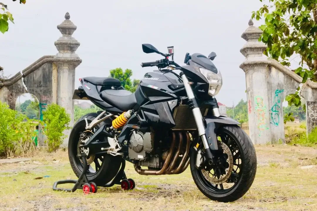 Benelli BN600i, ZX25, Ducati Monster 696, ER6n, KTM Duke 390, Z800 - Image 1 of 4