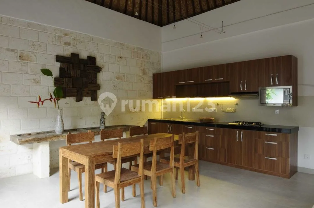 Luxurious Villa Modern Yang Dekat Dari Lingkungan Cafes - Image 3 of 4