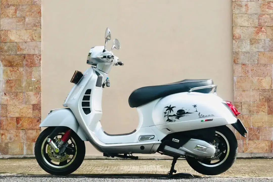 Vespa GTS super 150 ABS limited edition 2022 mulus siap pakai aja - Image 3 of 4