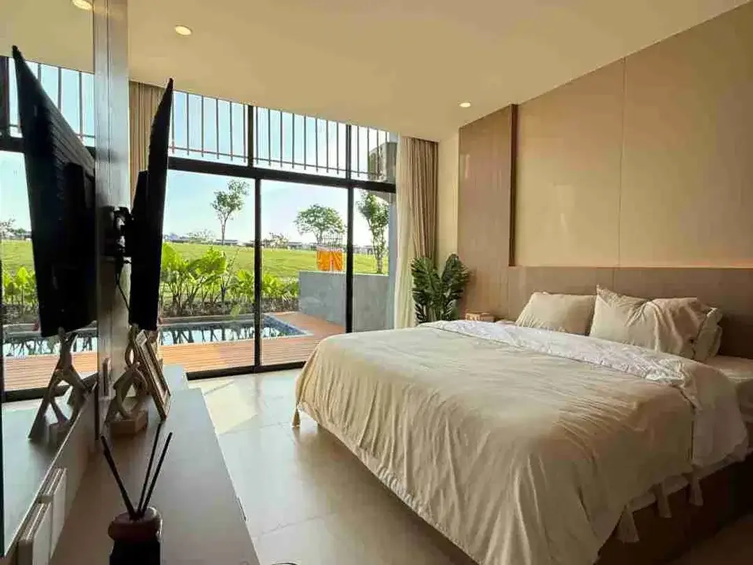 Villa 3 Lantai Full Furnished Private Lift Kolam Renang di Hole 2 Lapangan Golf New Kuta Bali - Image 4 of 10