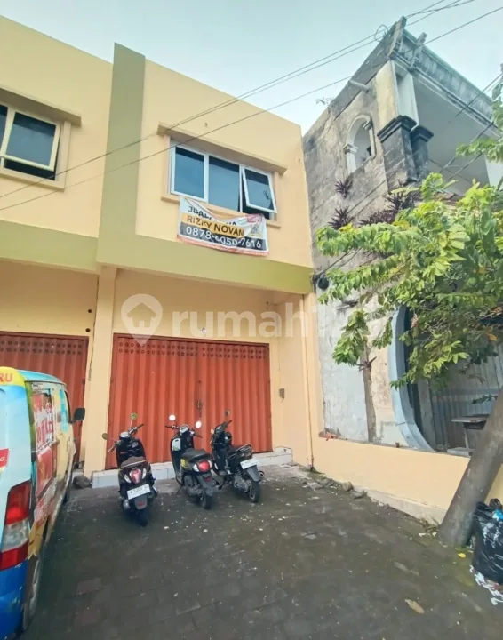 Ruko 3 Lantai Dekat Jalan Utama Lokasi Sangat Strategis - Image 1 of 4