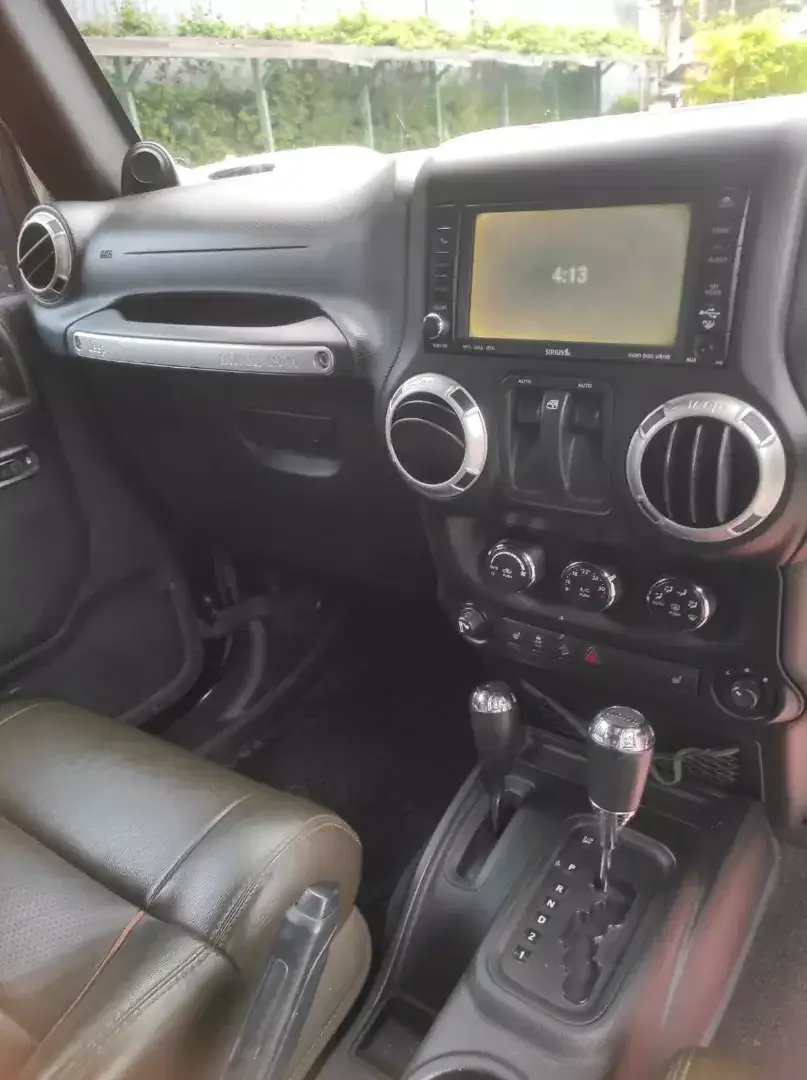 Wrangler sahara 3.8 AT 4x4 70th anniversary - Image 6 of 9