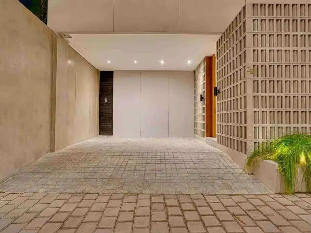 Brand New Luxury Villa 300m ke Pantai Batu Bolong Canggu - Image 3 of 10