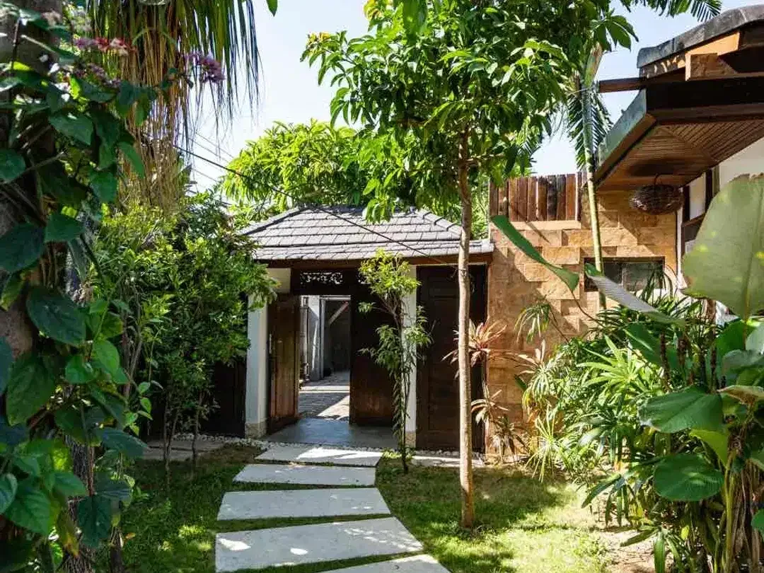For sale leased hold villa 37 years at kerobokan badung bali - Image 1 of 10