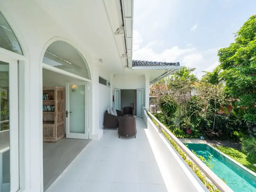 4 Bedroom Villa In Batu Belig - Image 1 of 10