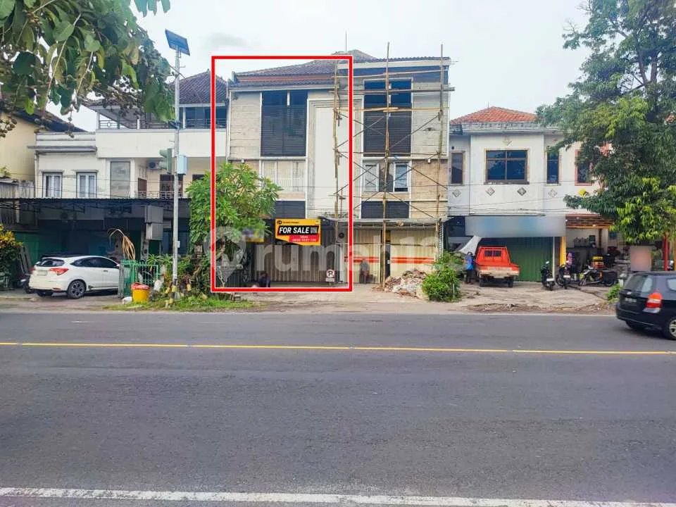 Ruko 3 Lantai Murah di Ubung Cokroaminoto Area Komersial Cocok untuk Kantor dan Toko - Image 1 of 4