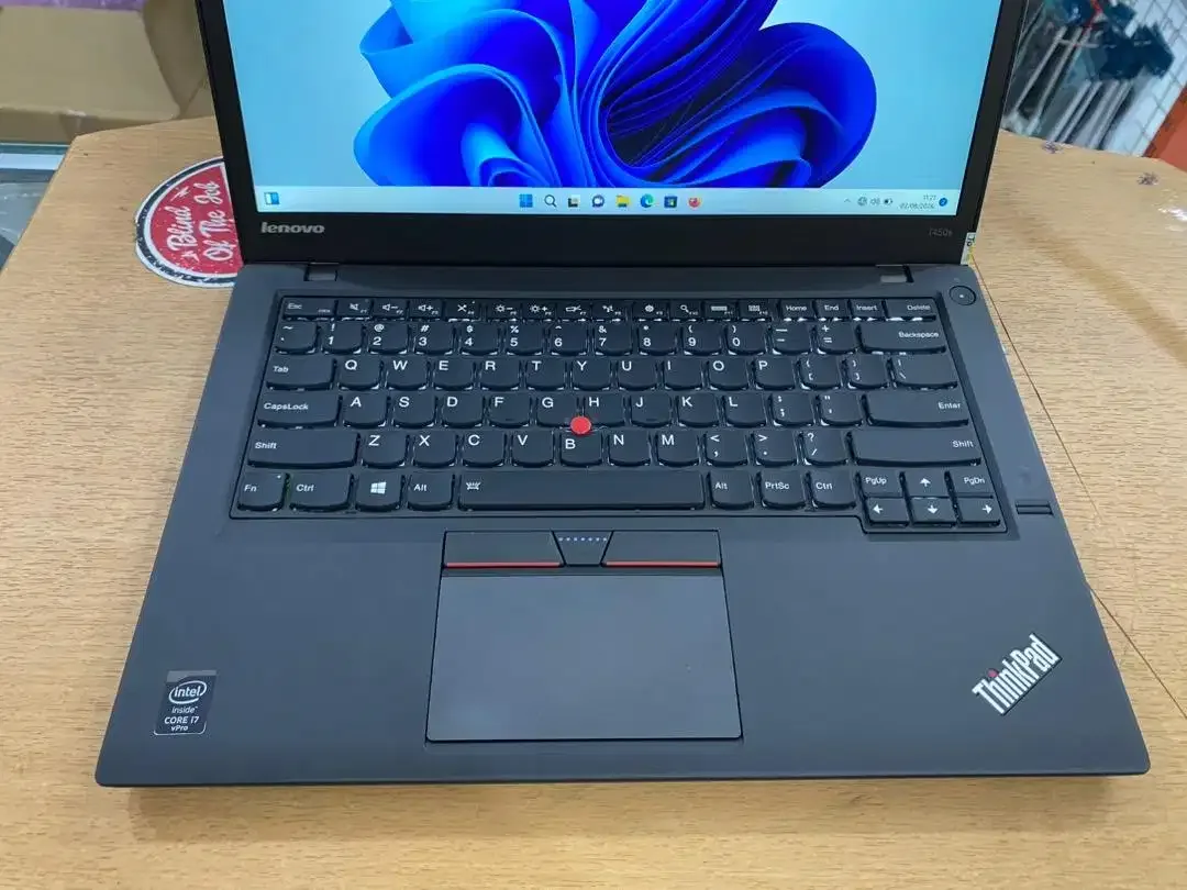 Lenovo ThinkPad T450S Core i7 Ram 8GB SSD 128GB Slim Mulus Murah - Image 2 of 10