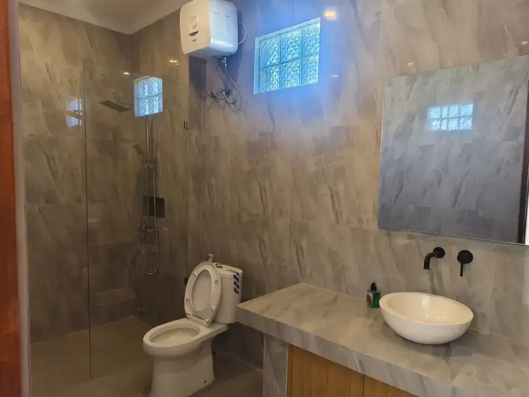 Villa Modern 2 Kamar Tidur Disewakan di Area Kerobokan Kelod - Image 4 of 5