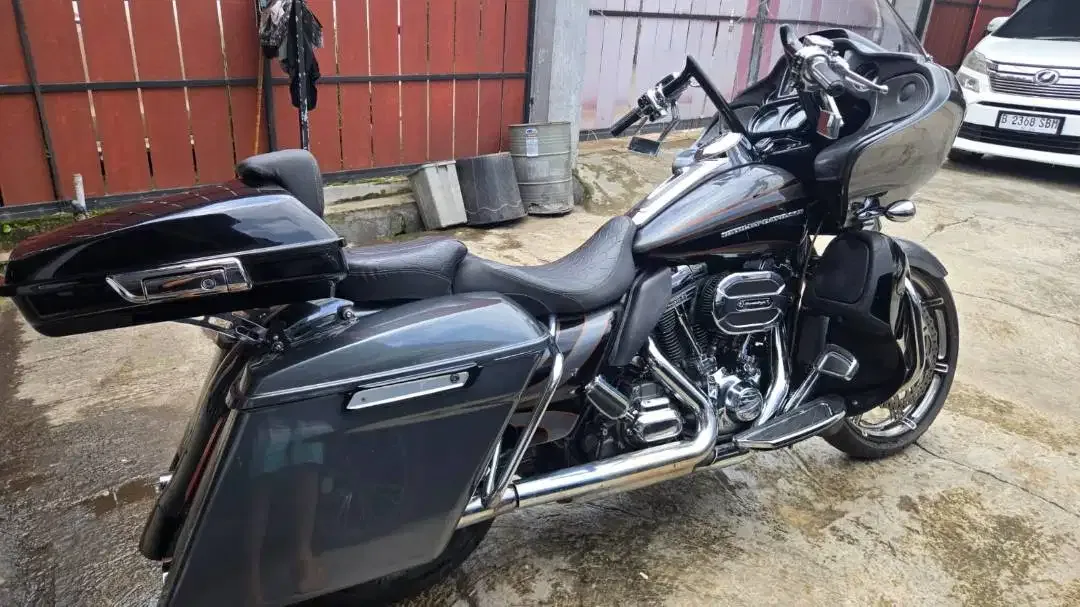 Harley Road Glide Ultra 2016 CVO - Image 2 of 4