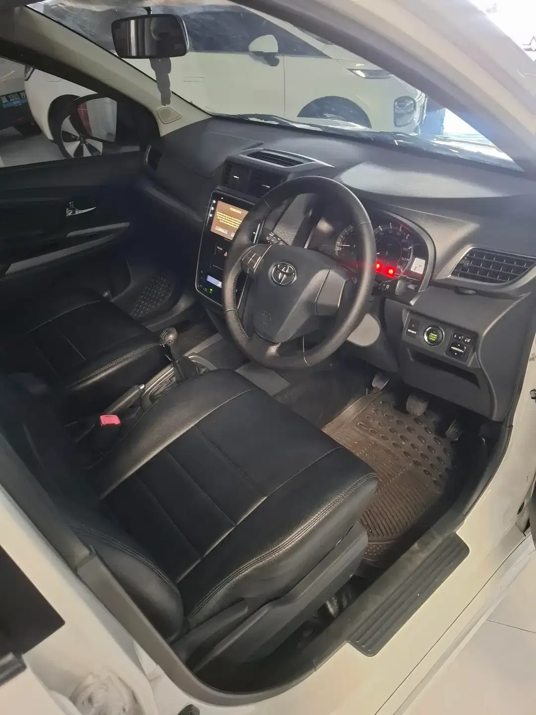 Toyota Avanza Veloz 1.5 - Image 6 of 7
