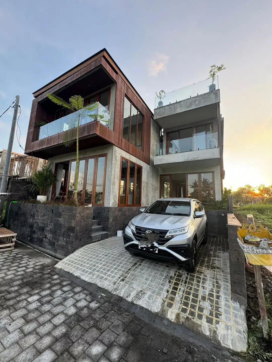 DIJUAL VILLA DI CEMAGI DEKAT PANTAI KUTA UTARA - Image 1 of 7