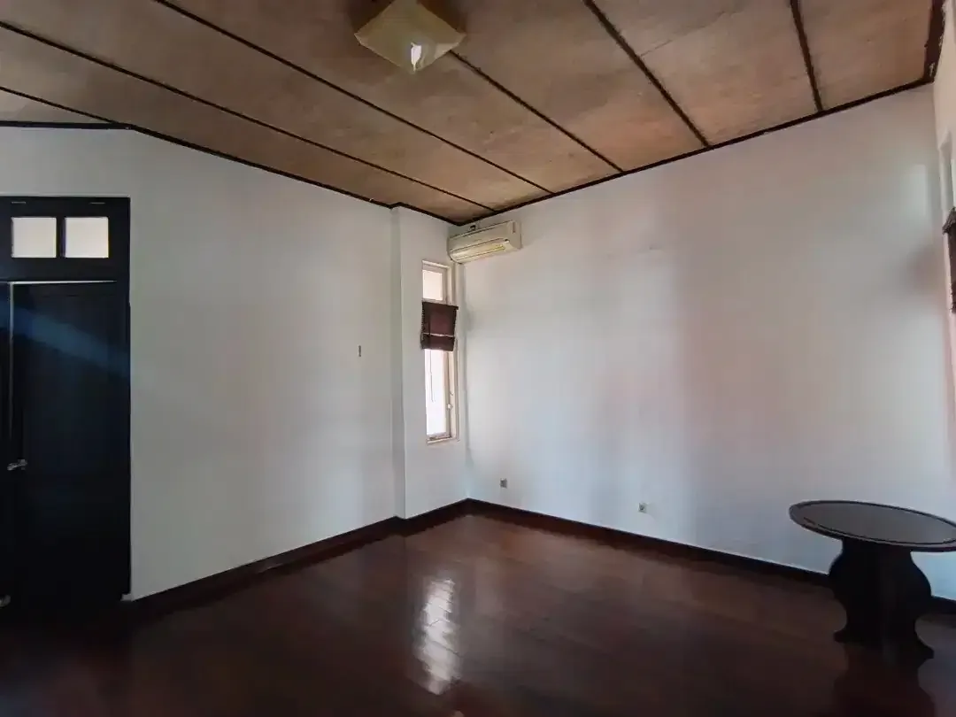 Down Price! Disewakan Villa 4BR Unfurnished Dekat Plaza Renon Denpasar - Image 9 of 10