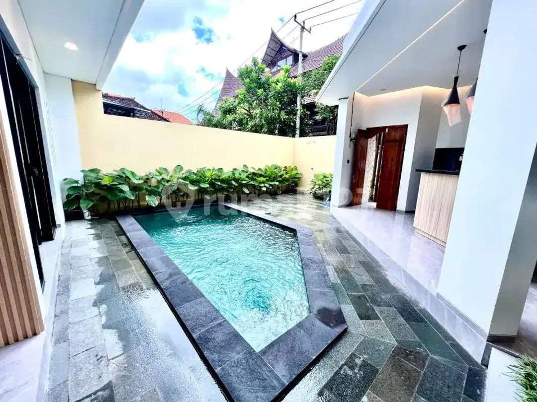 VILLA 3 BEDROOMS FOR RENT IN CANGGU BALI - Image 1 of 5