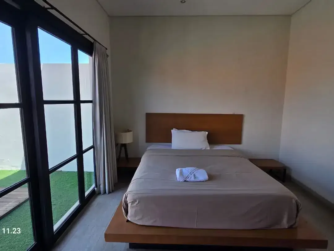 MINIMALIST MODERN VILLA AT CANGGU ONLY 5 MIN TO BEACH FOR LEASE - Image 4 of 10