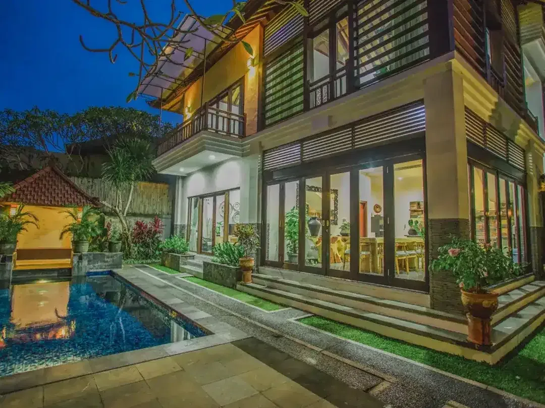 Leasehold - Exquisite 4-Bedroom Estate Luxury Living with Pool, Gym, and Expansive Garden - Image 8 of 10