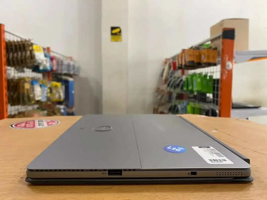 DELL Latitude E7200 2in1 Core i5Gen8 Ram 8GB SSD 256GB Touchscren Slim - Image 9 of 10