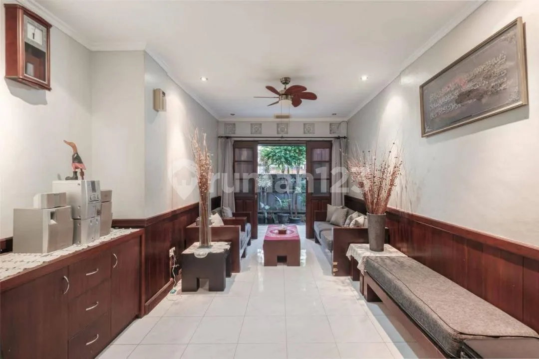 Rumah Siap Huni Old Money Area Premium Dekat Renon - Image 1 of 4