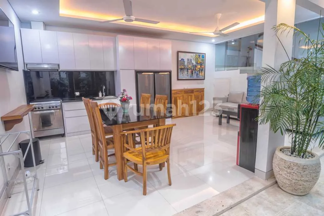 Disewakan Villa 3 Kamar Tidur Fully Furnished Dekat Pantai Tanjung Benoa Bali H - Image 2 of 4