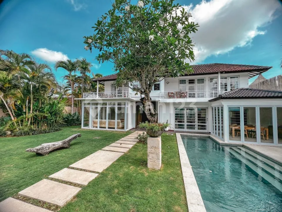Villa Mewah 5 Kamar Fully Furnished di Seminyak Bali - Image 2 of 4