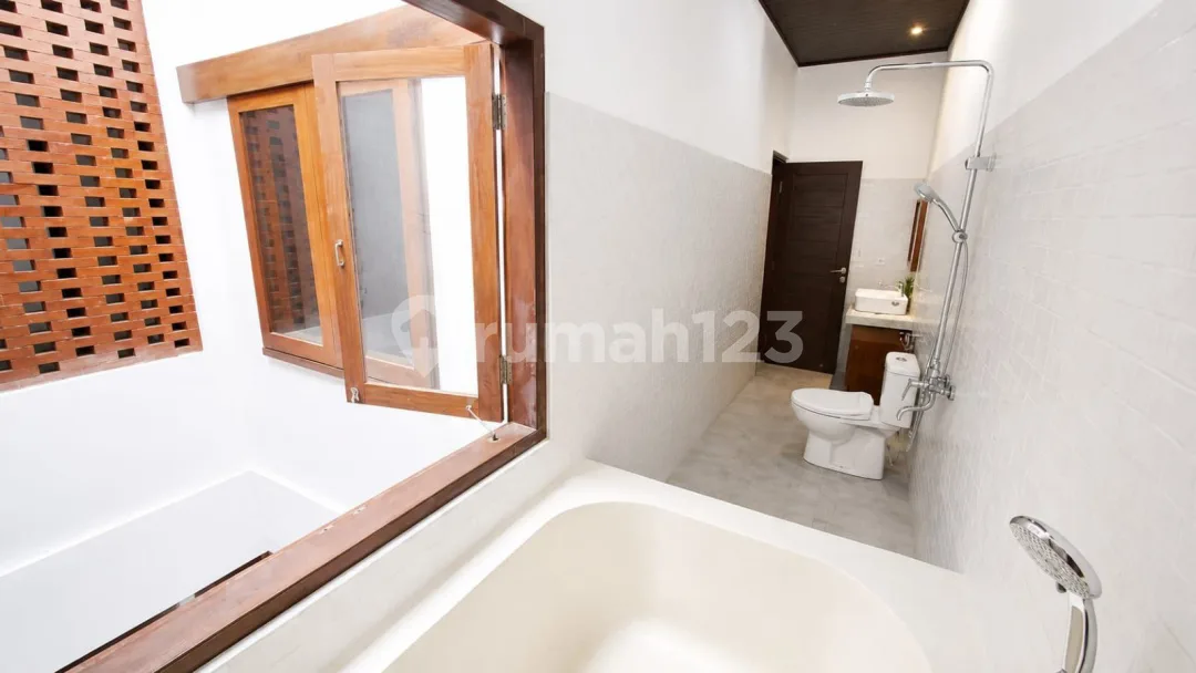 Rumah 2 LT di di Kawasan Elite Hanya 6 Menit ke Apurva Kempinski - Image 2 of 4