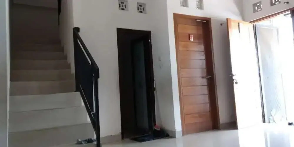 RUMAH DUA LANTAI MINIMALIS LOKASI TABANAN - Image 3 of 10