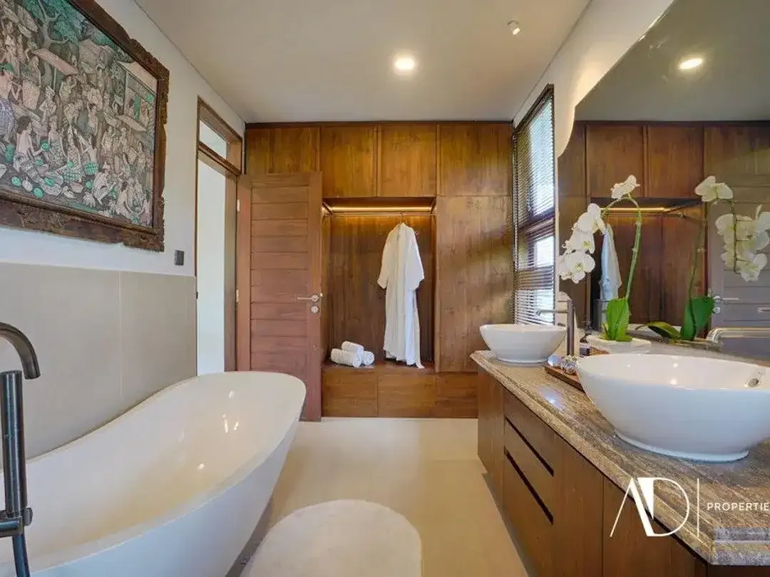 FREEHOLD | MODERN TROPICAL DESIGN VILLA IN NYANYI - Image 9 of 10