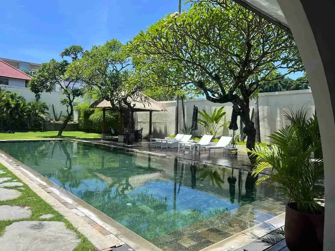 Luxury Villa Komersial Mewah 150 Meter ke Pantai Seminyak - Image 8 of 10