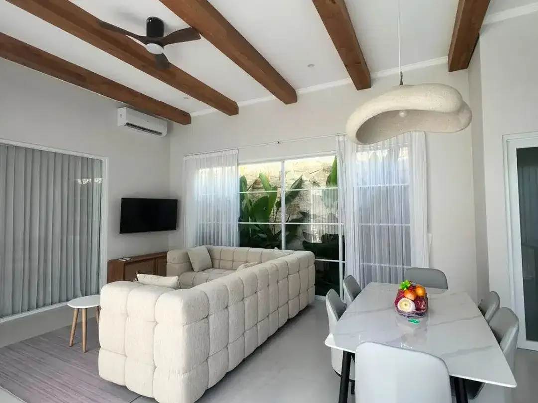 Disewakan - Villa Baru Bergaya Modern di Kawasan Sanur, Furnished, Dekat dengan Pantai Sanur - Image 3 of 10
