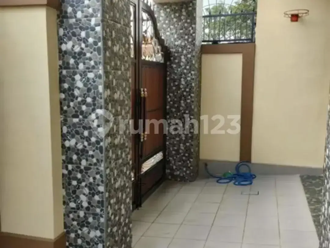 Dijual Rumah 2 Lantai 5 Kamar Full Furnished di Munggu, Mengwi Badung - Image 2 of 10