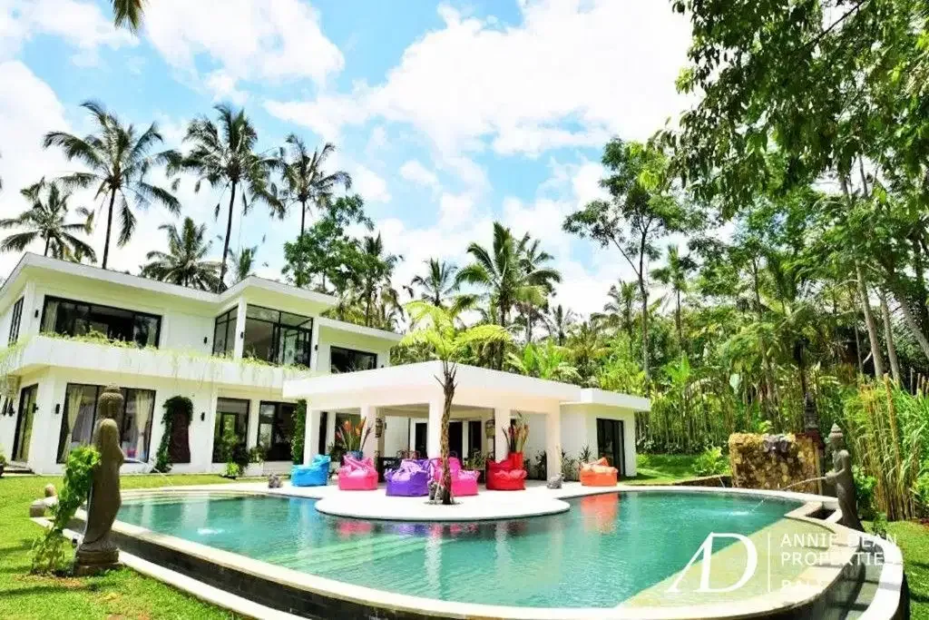 FREEHOLD MODERN HILLSIDE VILLA OVERLOOKING TO THE NATURE - Image 2 of 10