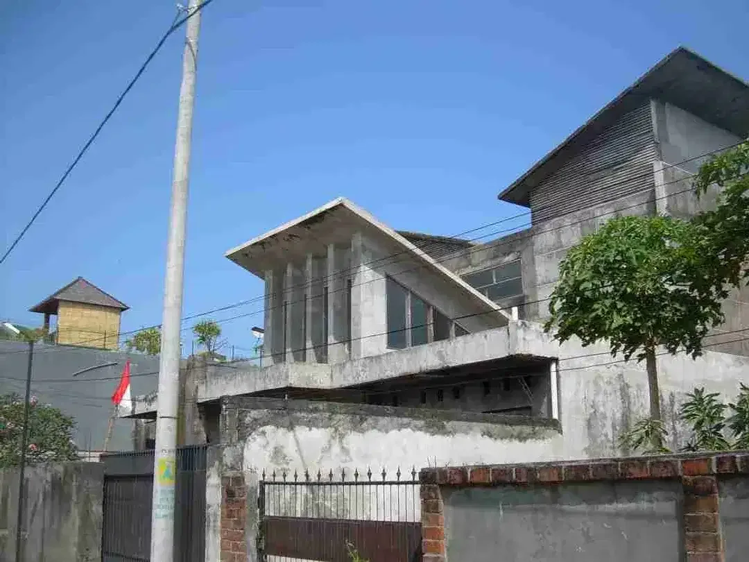 Rumah 2 Lantai tinggal finishing SHM  Lahan 362 meter - Image 2 of 5