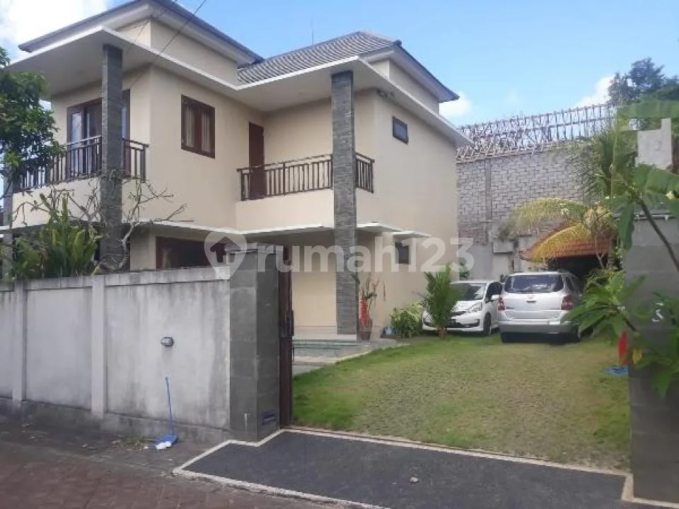 Villa Cantik Asri 2 Lantai 4 Kamar Bali Arum Jimbaran - Image 1 of 4