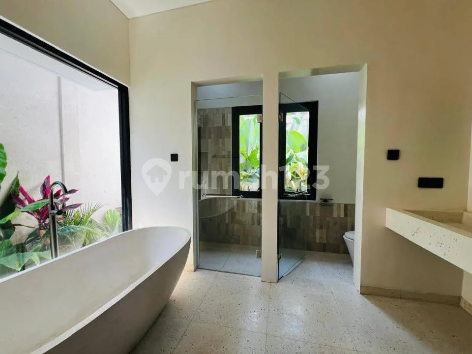 Villa Lengkap di Lokasi Strategis Dekat Atlas dan Finns di Canggu - Image 4 of 4
