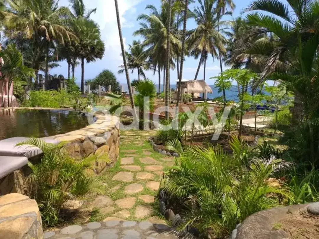 VILLA DENGAN TANAH LUAS KARANGASEM SERAYA BARAT, BALI - Image 4 of 10