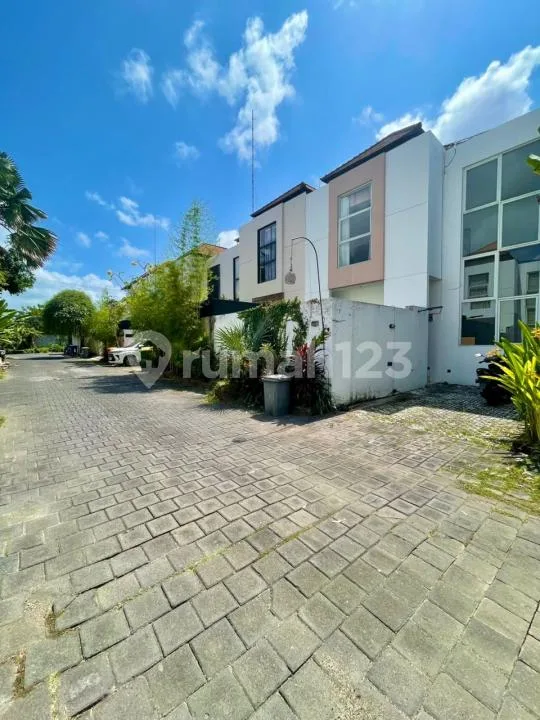 Available Yearly Rent Townhouse In Kerobokan Seminyak - Image 2 of 4