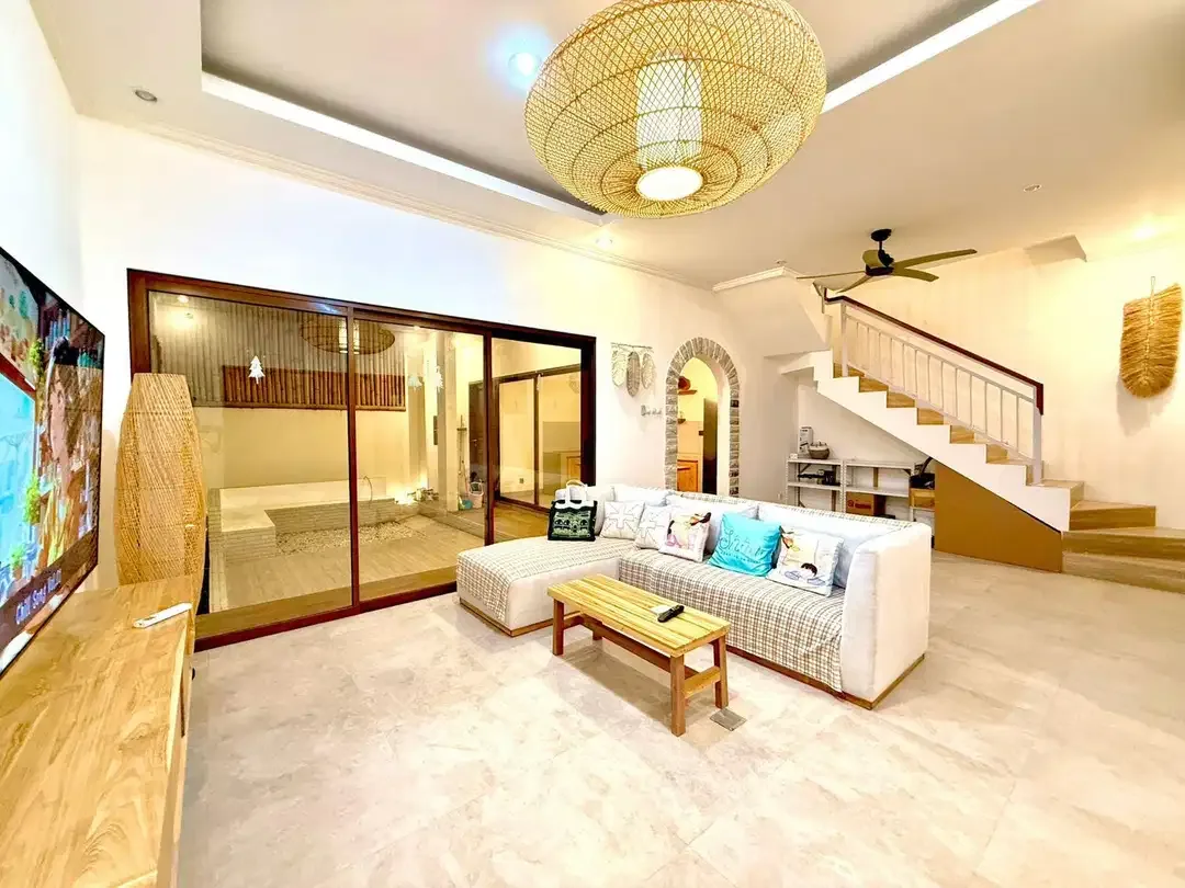 HOUSE FOR RENT FULLY FURNISHED IN SEMINYAK BADUNG - Image 1 of 7